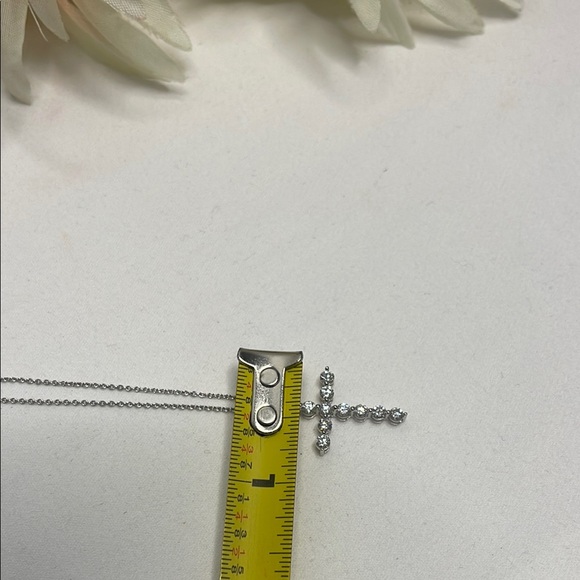 Cubic Zirconia Elegant Silver 925 Cross Necklace NIB - Picture 6 of 8